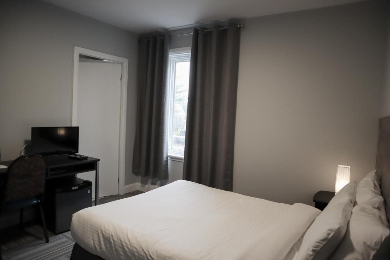 Auberge Valcartier Saint-Gabriel-De-Valcartier Exterior photo